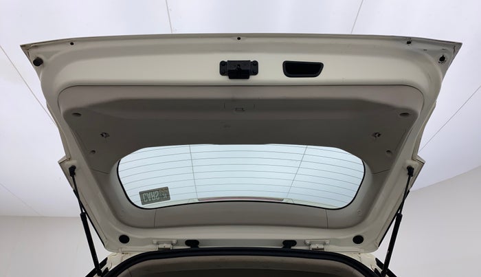 2020 Mahindra XUV300 W8 (O) 1.2 PETROL, Petrol, Manual, 42,431 km, Boot Door Open