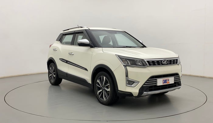 2020 Mahindra XUV300 W8 (O) 1.2 PETROL, Petrol, Manual, 42,431 km, Right Front Diagonal