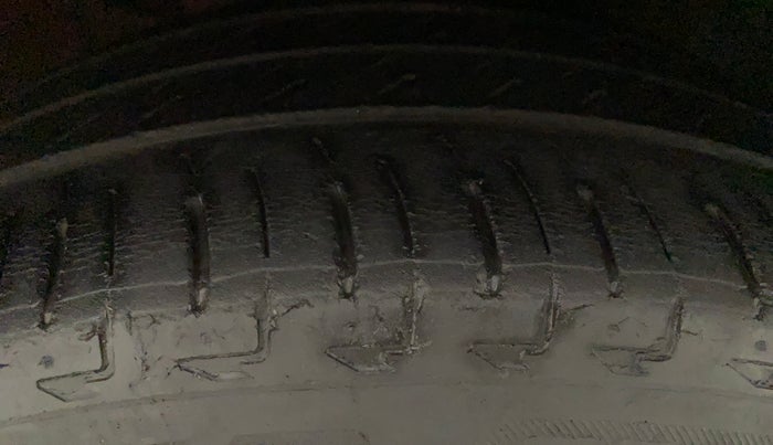 2017 Maruti Baleno ALPHA DIESEL 1.3, Diesel, Manual, 73,649 km, Right Front Tyre Tread