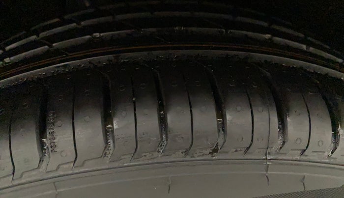 2017 Maruti Baleno ALPHA DIESEL 1.3, Diesel, Manual, 73,649 km, Right Rear Tyre Tread