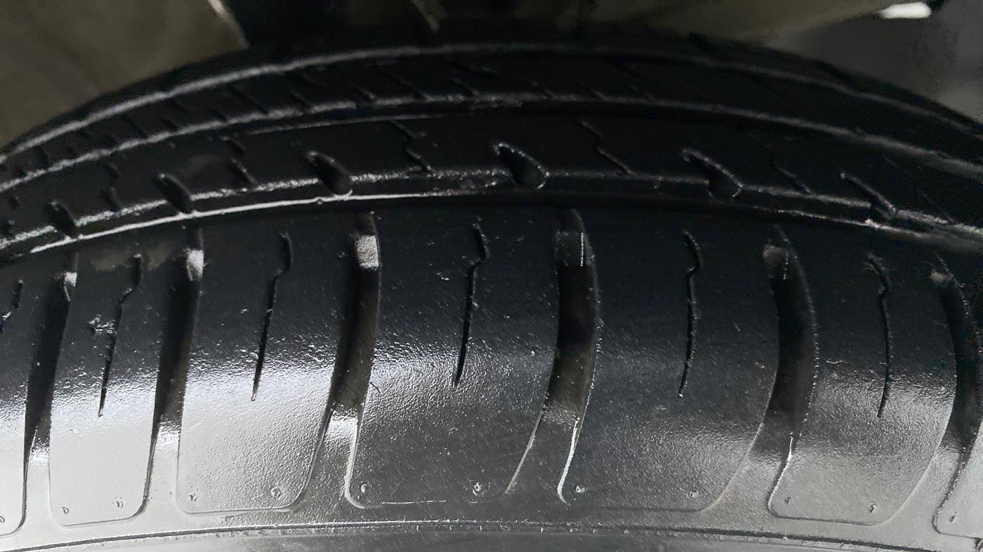 2019 Maruti Swift VXI AMT D, Petrol, Automatic, 25,823 km, Right Front Tyre Tread