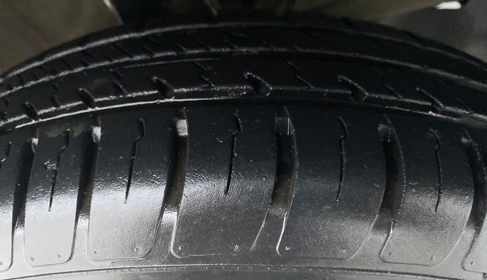 2019 Maruti Swift VXI AMT D, Petrol, Automatic, 25,823 km, Right Front Tyre Tread