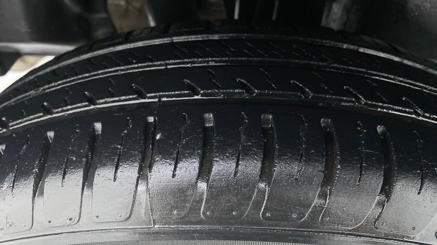 2019 Maruti Swift VXI AMT D, Petrol, Automatic, 25,823 km, Right Rear Tyre Tread