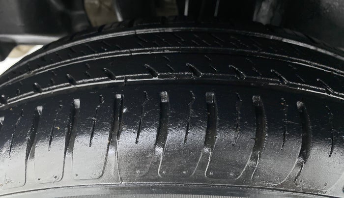 2019 Maruti Swift VXI AMT D, Petrol, Automatic, 25,823 km, Right Rear Tyre Tread