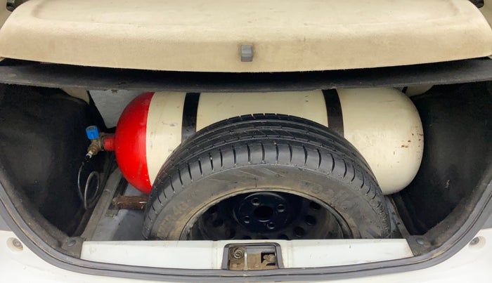 2019 Toyota Etios Liva V DUAL TONE, CNG, Manual, 82,515 km, Boot Inside