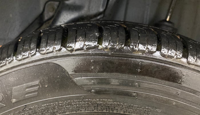 2013 Honda Amaze 1.2L I-VTEC VX, Petrol, Manual, 1,19,435 km, Left Rear Tyre Tread