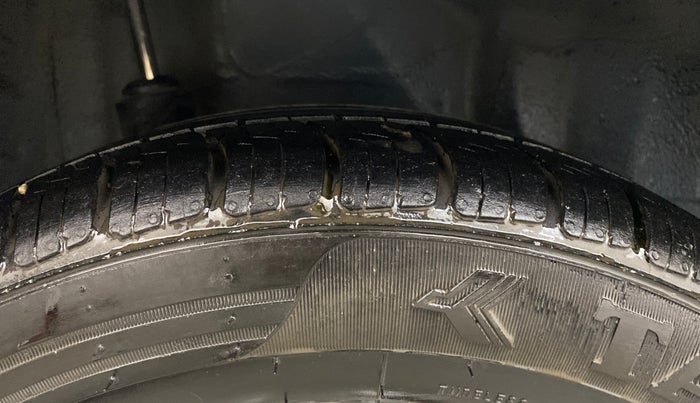 2013 Honda Amaze 1.2L I-VTEC VX, Petrol, Manual, 1,19,435 km, Right Rear Tyre Tread