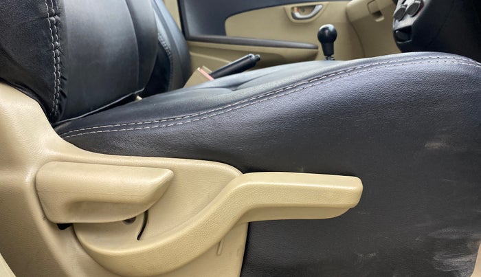 2013 Honda Amaze 1.2L I-VTEC VX, Petrol, Manual, 1,19,435 km, Driver Side Adjustment Panel