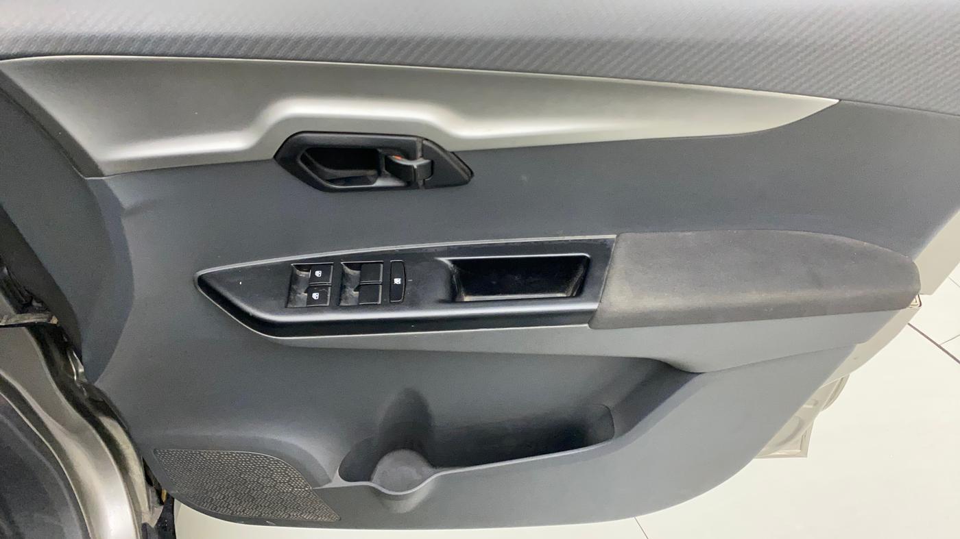 2018 Mahindra KUV 100 NXT K6+ D 6 STR, Diesel, Manual, 63,935 km, Driver Side Door Panels Control
