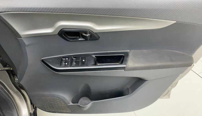 2018 Mahindra KUV 100 NXT K6+ D 6 STR, Diesel, Manual, 63,935 km, Driver Side Door Panels Control