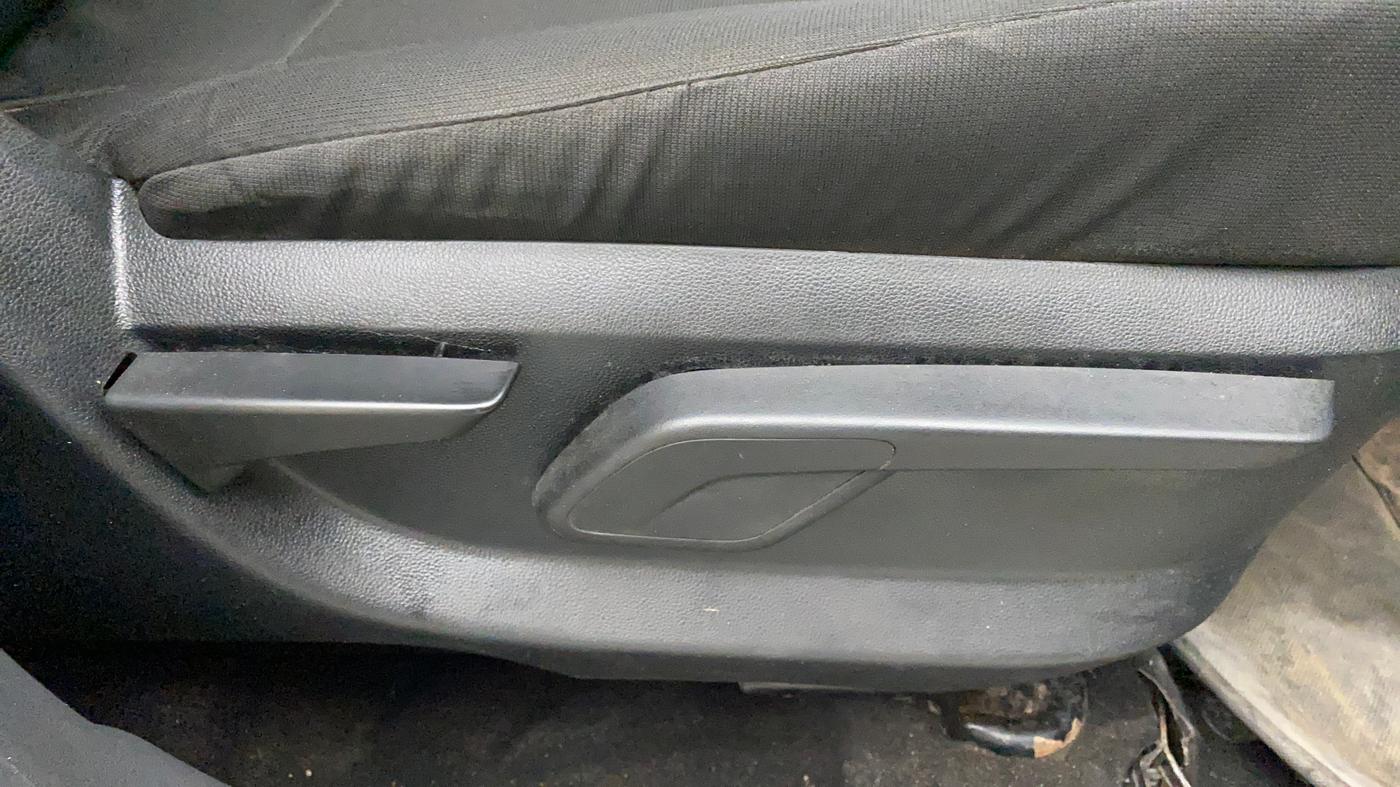 2018 Mahindra KUV 100 NXT K6+ D 6 STR, Diesel, Manual, 63,935 km, Driver Side Adjustment Panel