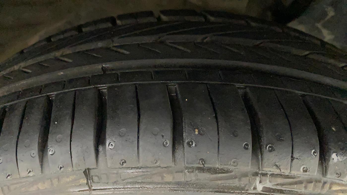 2018 Mahindra KUV 100 NXT K6+ D 6 STR, Diesel, Manual, 63,935 km, Right Front Tyre Tread