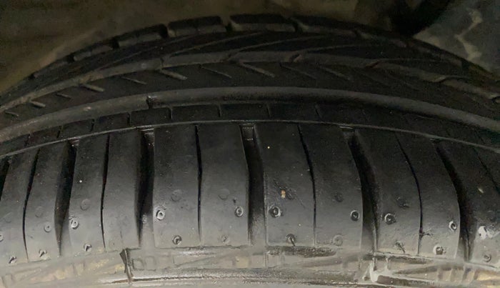 2018 Mahindra KUV 100 NXT K6+ D 6 STR, Diesel, Manual, 63,935 km, Right Front Tyre Tread