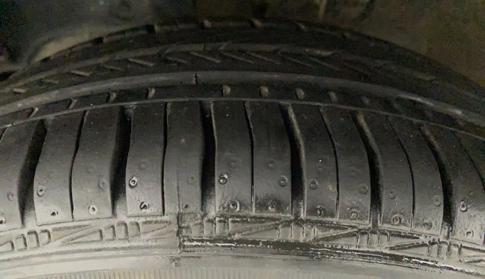 2018 Mahindra KUV 100 NXT K6+ D 6 STR, Diesel, Manual, 63,935 km, Left Front Tyre Tread