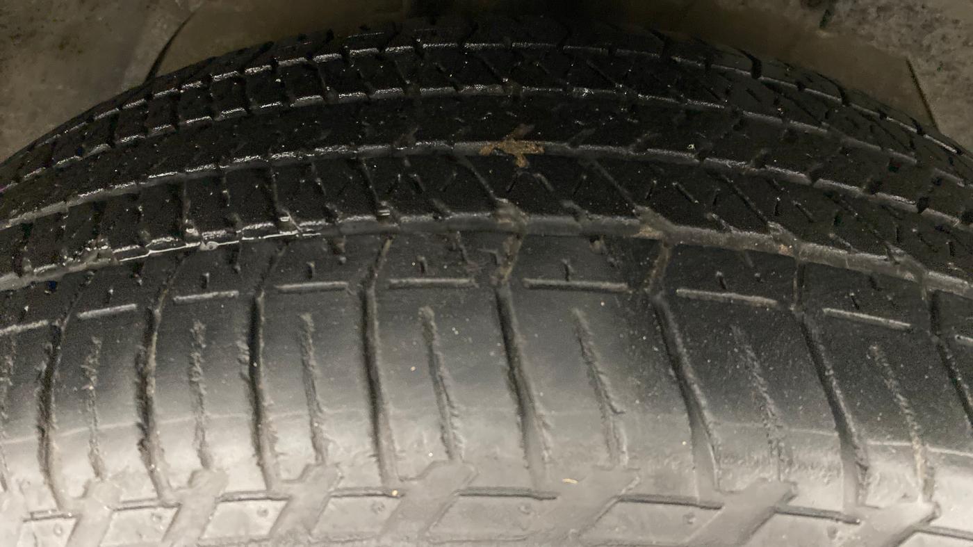 2015 Mahindra XUV500 W6 4X2, Diesel, Manual, 70,903 km, Right Front Tyre Tread