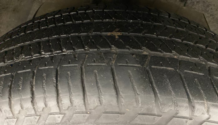 2015 Mahindra XUV500 W6 4X2, Diesel, Manual, 70,903 km, Right Front Tyre Tread