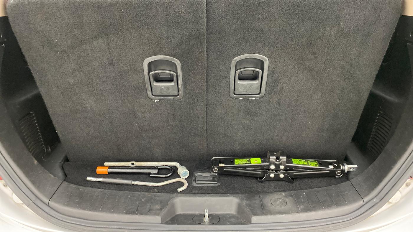 2015 Mahindra XUV500 W6 4X2, Diesel, Manual, 70,903 km, Boot Inside