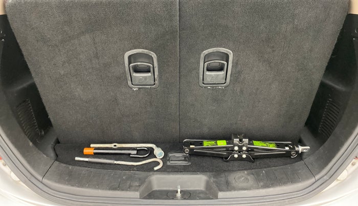 2015 Mahindra XUV500 W6 4X2, Diesel, Manual, 70,903 km, Boot Inside