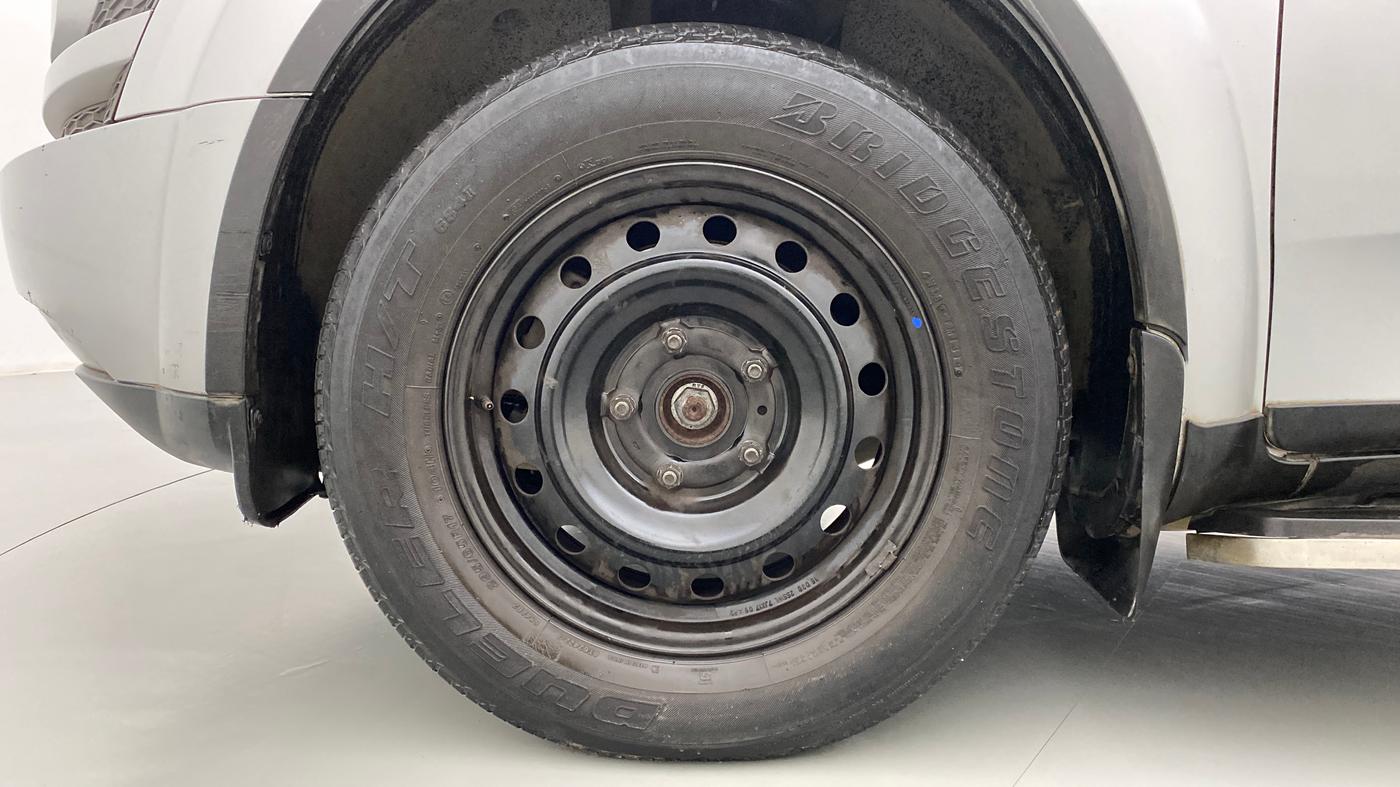 2015 Mahindra XUV500 W6 4X2, Diesel, Manual, 70,903 km, Left Front Wheel