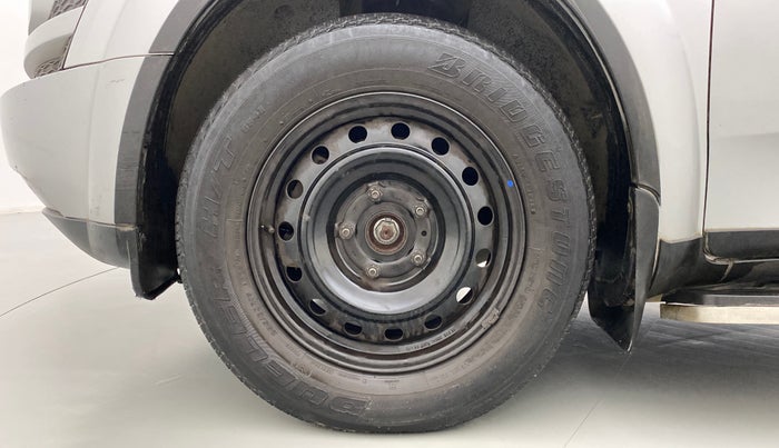 2015 Mahindra XUV500 W6 4X2, Diesel, Manual, 70,903 km, Left Front Wheel