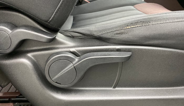 2015 Mahindra XUV500 W6 4X2, Diesel, Manual, 70,903 km, Driver Side Adjustment Panel