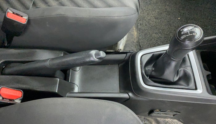 2019 Maruti Swift LXI, Petrol, Manual, 17,212 km, Gear Lever