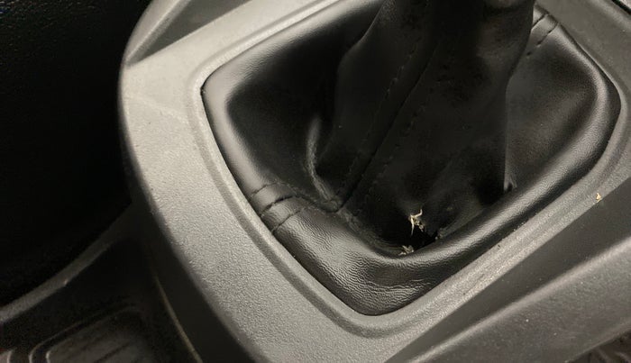 2018 Ford FREESTYLE TREND 1.5 DIESEL, Diesel, Manual, 76,949 km, Gear lever - Boot cover slightly torn