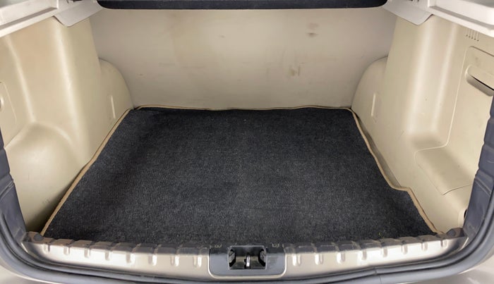 2016 Nissan Terrano XL P, Petrol, Manual, 69,508 km, Boot Inside