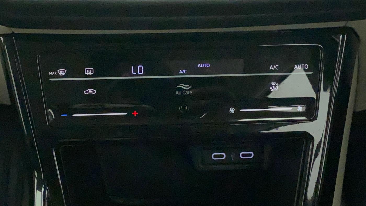2022 Volkswagen VIRTUS HIGHLINE TSI 1.0 MT, Petrol, Manual, 9,822 km, Automatic Climate Control