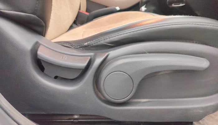 2015 Hyundai Elite i20 ASTA 1.2, Petrol, Manual, 67,123 km, Driver Side Adjustment Panel