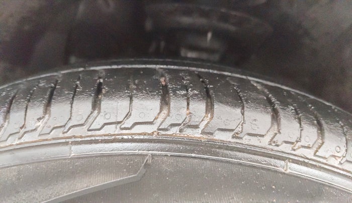 2015 Hyundai Elite i20 ASTA 1.2, Petrol, Manual, 67,123 km, Left Front Tyre Tread