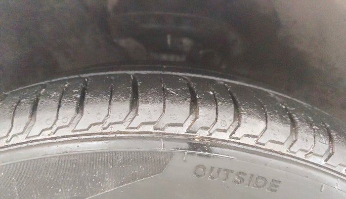 2015 Hyundai Elite i20 ASTA 1.2, Petrol, Manual, 67,123 km, Right Front Tyre Tread