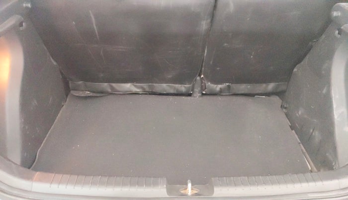 2015 Hyundai Elite i20 ASTA 1.2, Petrol, Manual, 67,123 km, Boot Inside