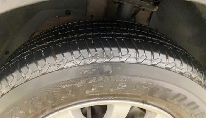 2018 Mahindra XUV500 W9, Diesel, Manual, 1,47,121 km, Left Front Tyre Tread