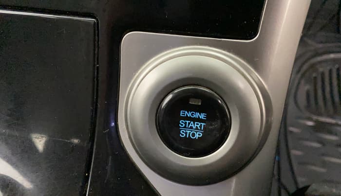 2018 Mahindra XUV500 W9, Diesel, Manual, 1,47,121 km, Keyless Start/ Stop Button