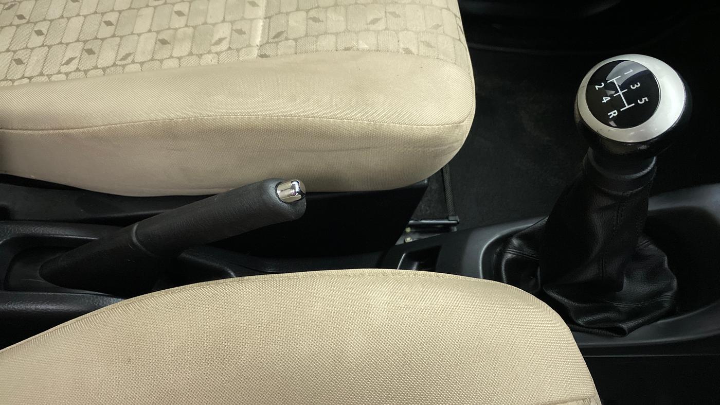 2018 Maruti Wagon R 1.0 VXI, Petrol, Manual, 42,247 km, Gear Lever