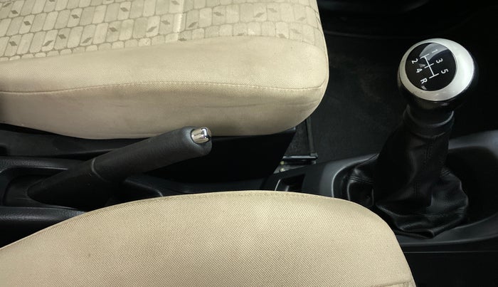 2018 Maruti Wagon R 1.0 VXI, Petrol, Manual, 42,247 km, Gear Lever