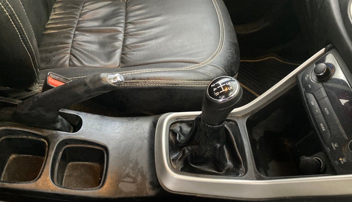 2015 Maruti S Cross ZETA 1.3, Diesel, Manual, 20,896 km, Gear Lever