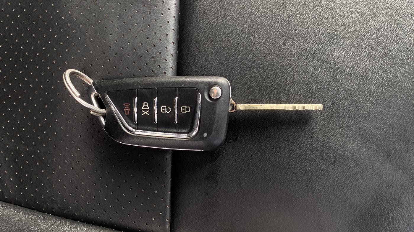 2024 Hyundai VENUE E Plus 1.2 Petrol, Petrol, Manual, 13,252 km, Key Close Up