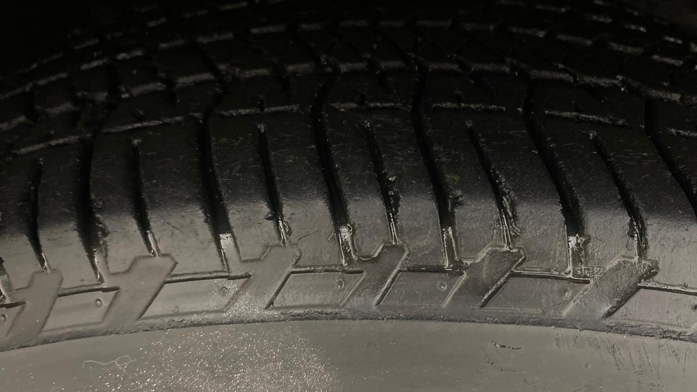 2020 Mahindra XUV500 W7, Diesel, Manual, 68,921 km, Right Front Tyre Tread