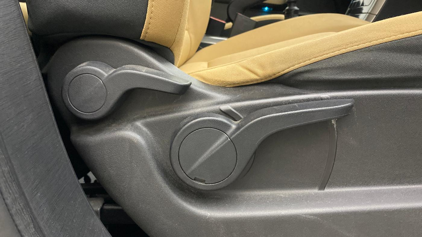 2020 Mahindra XUV500 W7, Diesel, Manual, 68,921 km, Driver Side Adjustment Panel