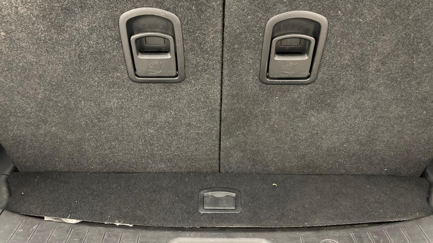 2020 Mahindra XUV500 W7, Diesel, Manual, 68,921 km, Boot Inside