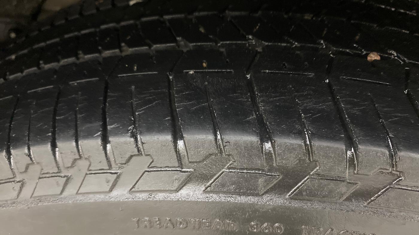 2020 Mahindra XUV500 W7, Diesel, Manual, 68,921 km, Left Rear Tyre Tread