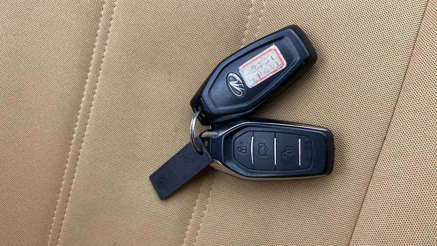 2020 Mahindra XUV500 W7, Diesel, Manual, 68,921 km, Key Close Up