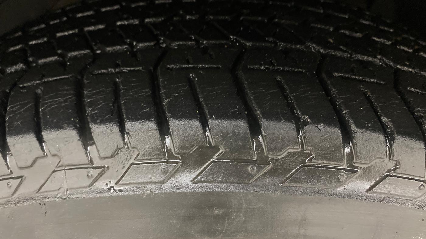 2020 Mahindra XUV500 W7, Diesel, Manual, 68,921 km, Left Front Tyre Tread