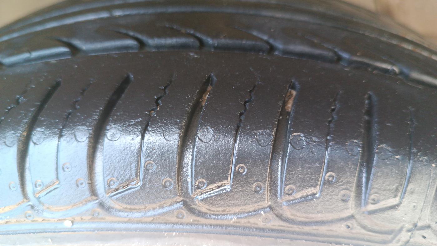 2014 Ford Ecosport TITANIUM 1.0L ECOBOOST (OPT), Petrol, Manual, 80,438 km, Left Front Tyre Tread