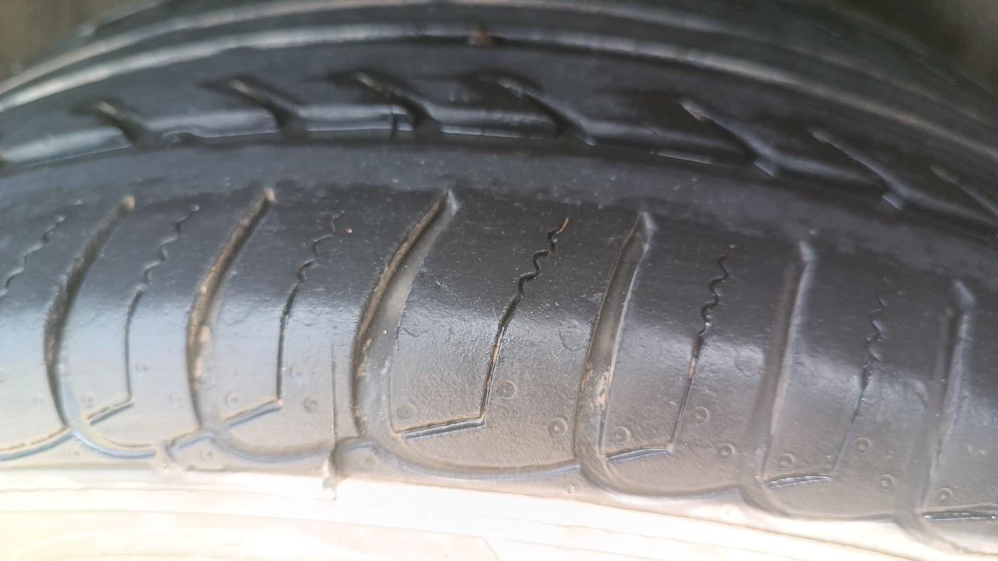 2014 Ford Ecosport TITANIUM 1.0L ECOBOOST (OPT), Petrol, Manual, 80,438 km, Left Rear Tyre Tread
