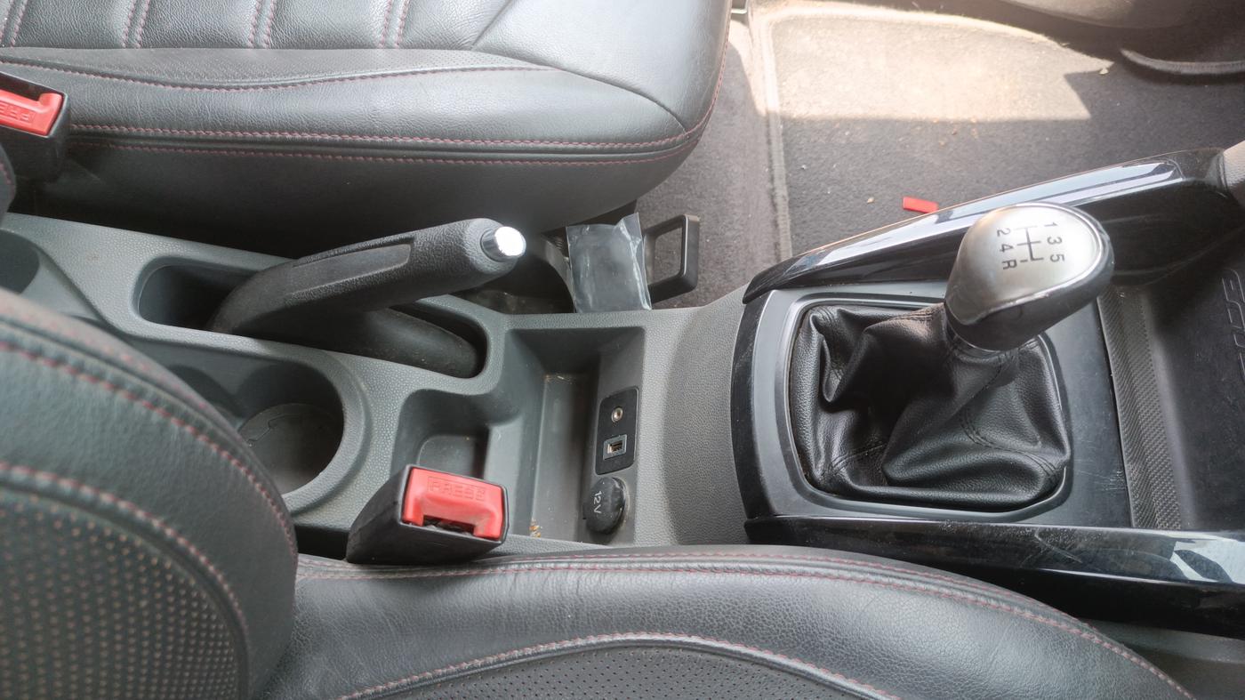 2014 Ford Ecosport TITANIUM 1.0L ECOBOOST (OPT), Petrol, Manual, 80,438 km, Gear Lever