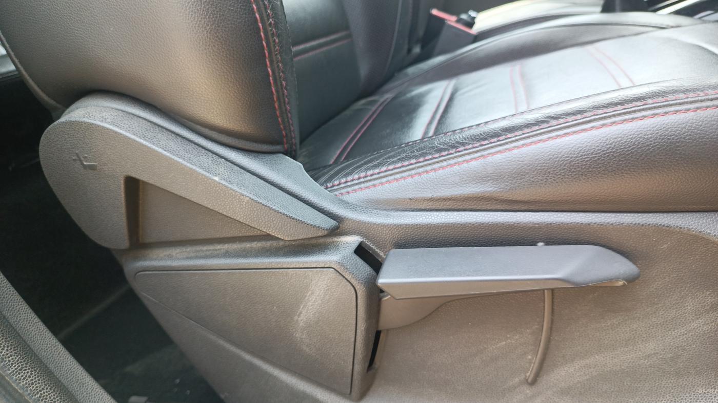 2014 Ford Ecosport TITANIUM 1.0L ECOBOOST (OPT), Petrol, Manual, 80,438 km, Driver Side Adjustment Panel
