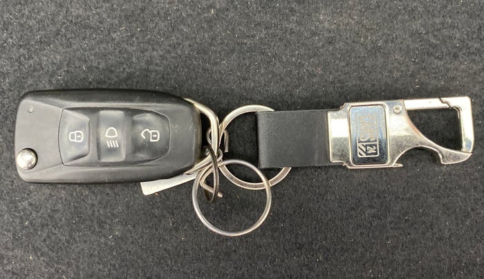 2020 Tata Tiago XZ+ 1.2 Revotron, Petrol, Manual, 44,543 km, Key Close Up